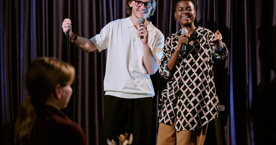 孟买最佳单口喜剧表演，尽享欢乐夜晚