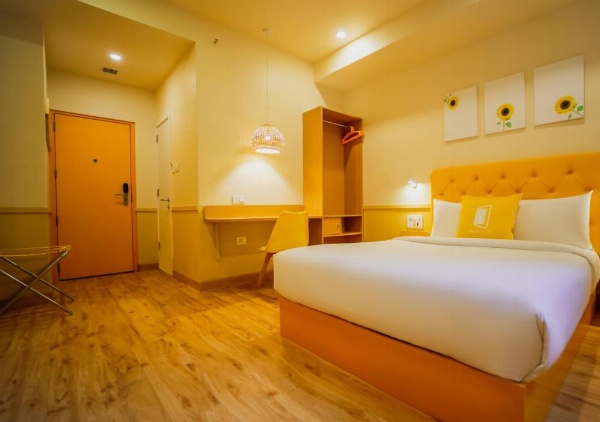 Bloom Hotel - Worli South Mumbai image 10