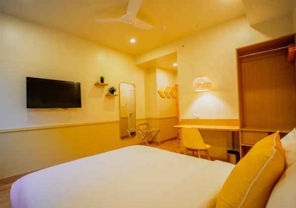 Bloom Hotel - Worli South Mumbai image 11