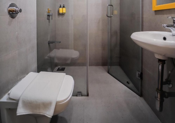 Bloom Hotel - Worli South Mumbai image 13